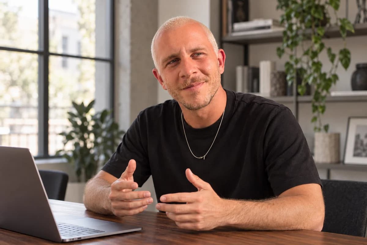 KI-generierte Szene: Sascha Hoffmann im Gespräch.